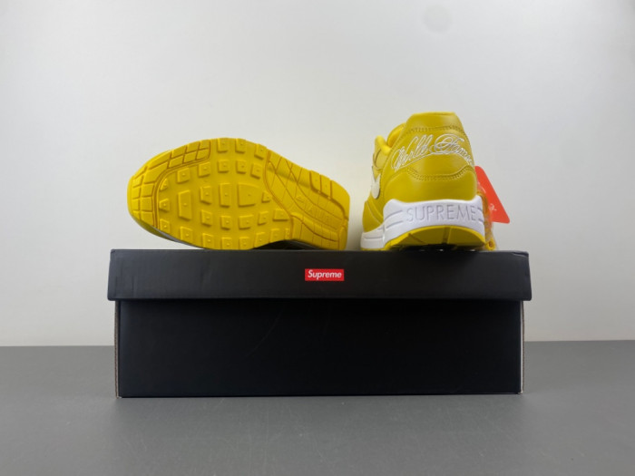 Supreme Puts Its Signature Spin on the Nike Air Max 1 HF8813-700