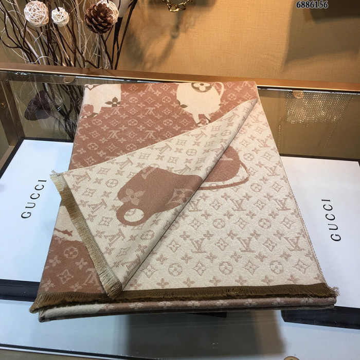 lu vi scarf