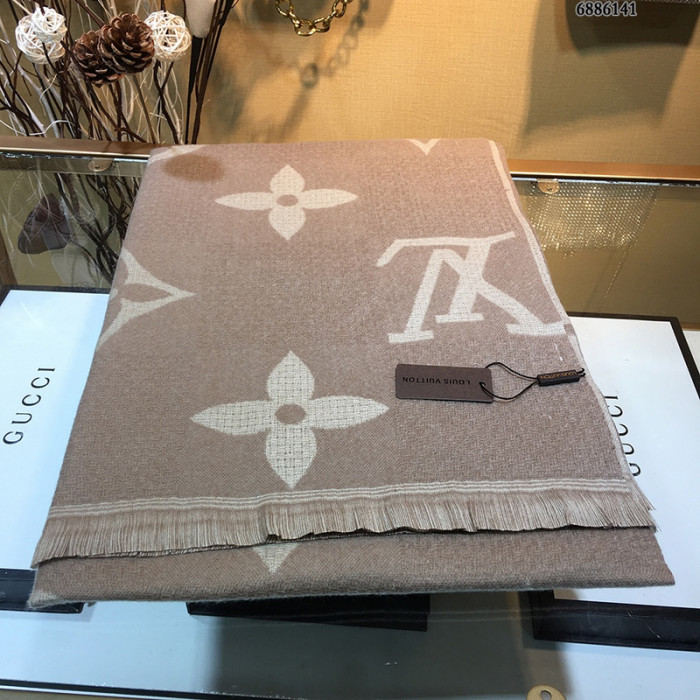 lu vi scarf