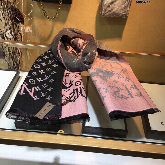 lu vi scarf