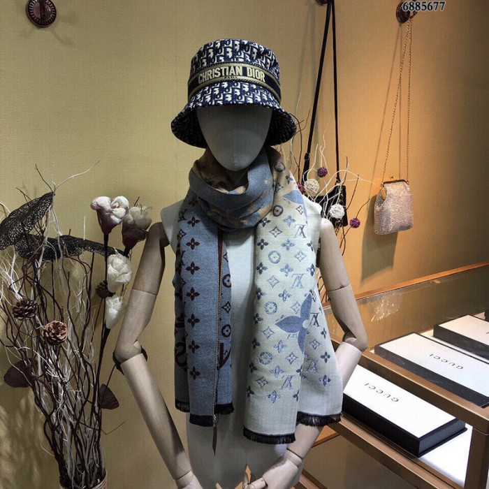 lu vi scarf