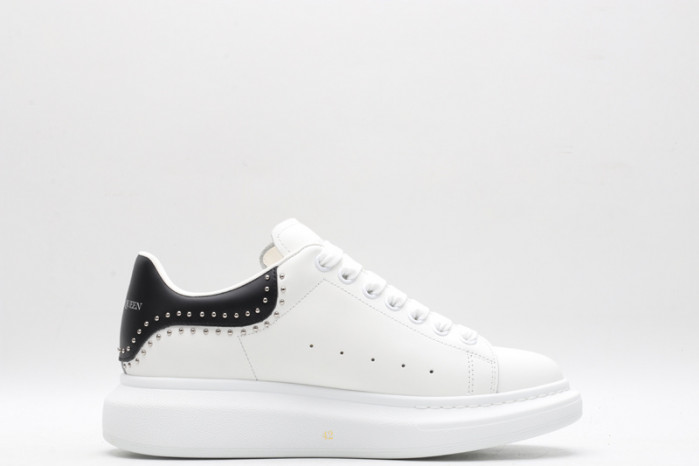 alex mcqu sneakers