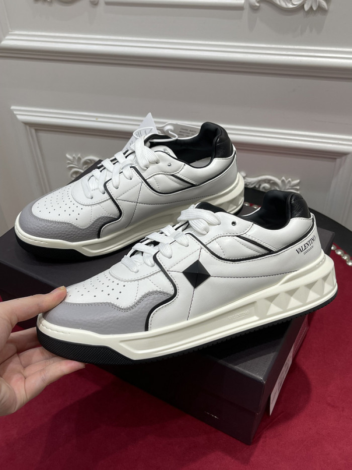 v*lentino sneaker