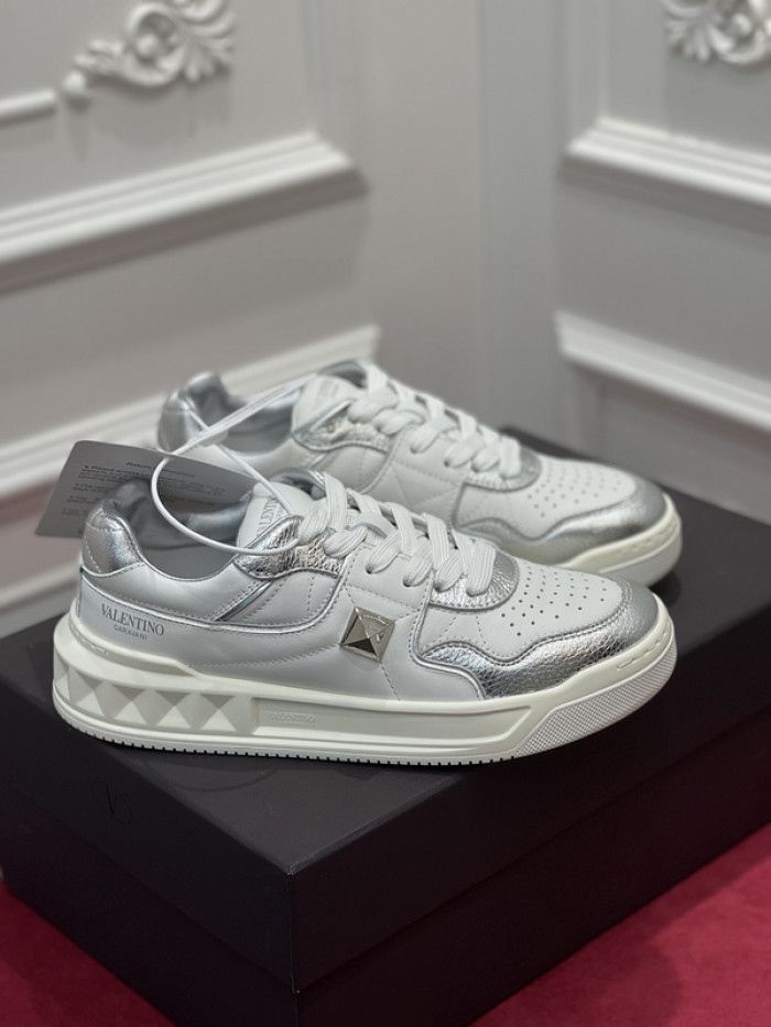 v*lentino sneaker