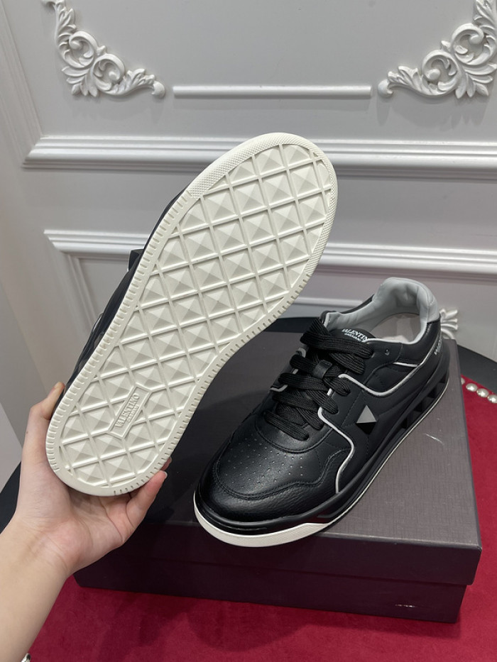 v*lentino sneaker