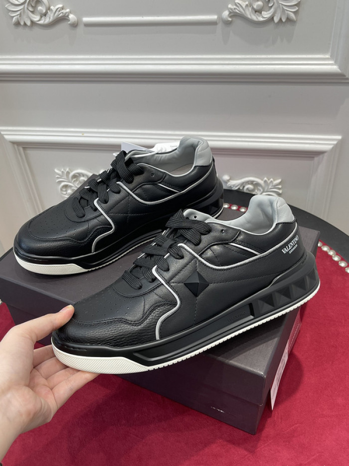 v*lentino sneaker