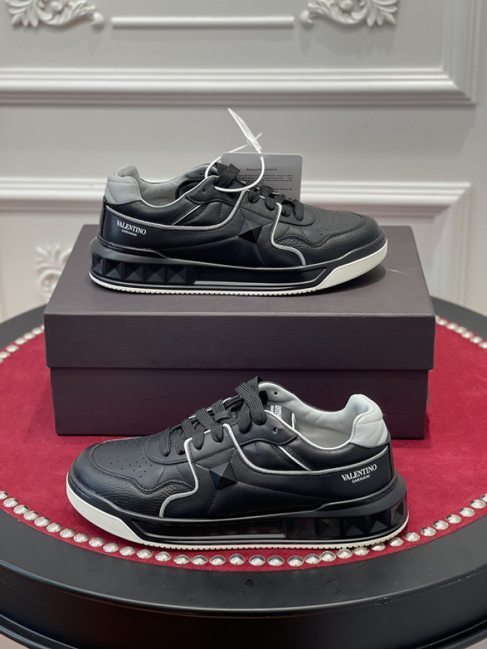v*lentino sneaker