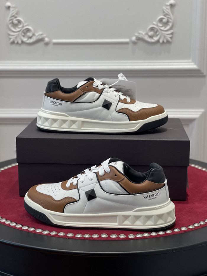 v*lentino sneaker