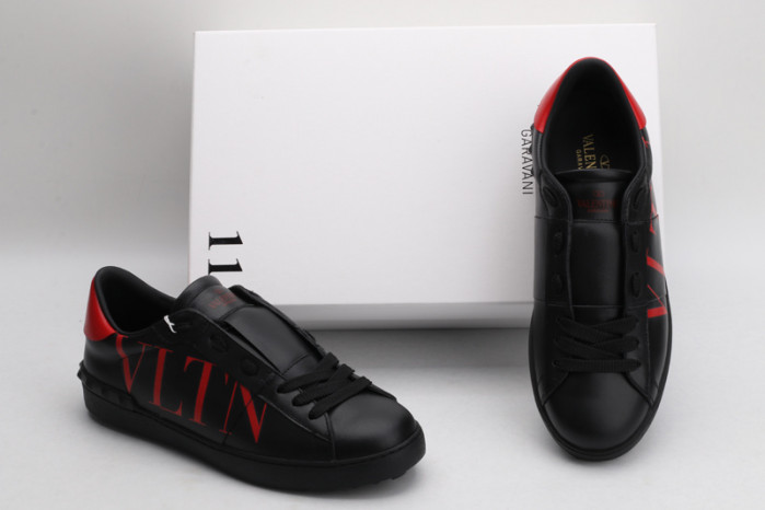 v*lentino sneaker