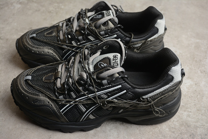As*ic*s sneaker