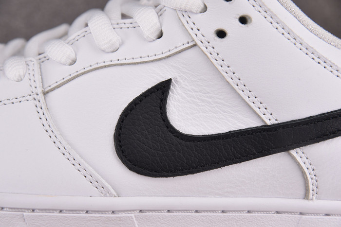 Nike SB Dunk Low Pro