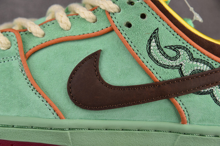 Nike SB Dunk Low