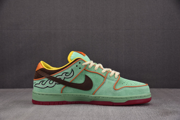 Nike SB Dunk Low