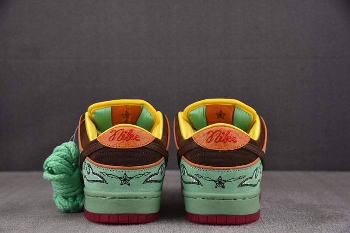 Nike SB Dunk Low