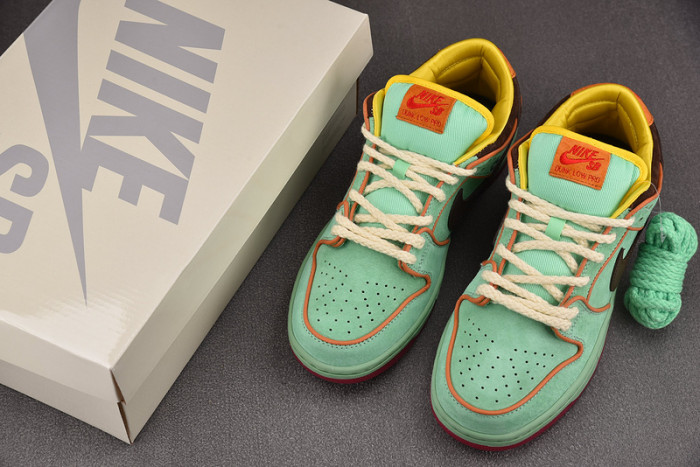 Nike SB Dunk Low