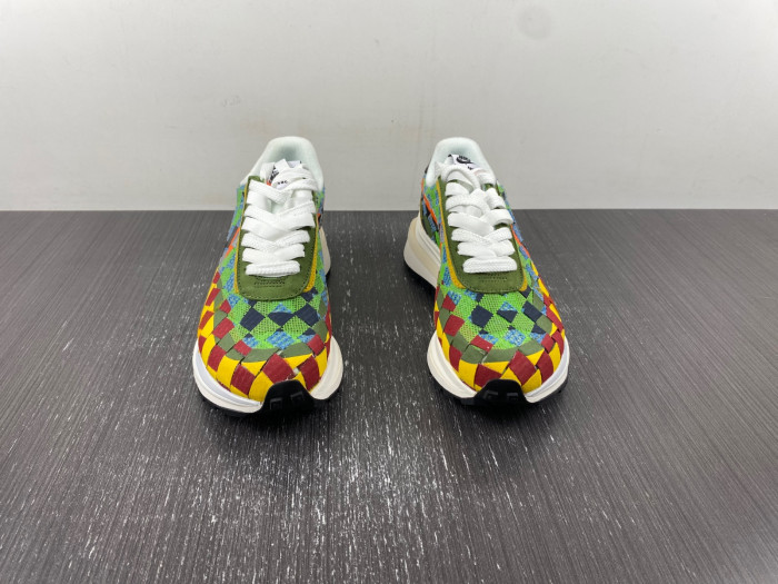 nike ldvaporwaffle mix / sacai low “green gusto” dr5209-300
