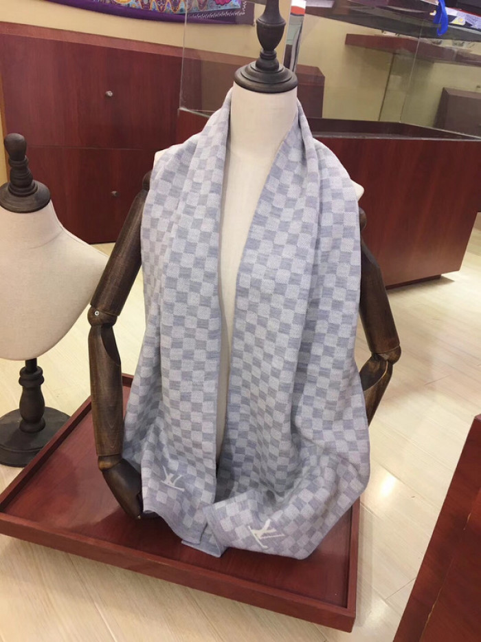 lu vi scarf